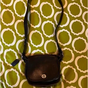 Excellent condition vintage Coach crossbody bag with hang tag!